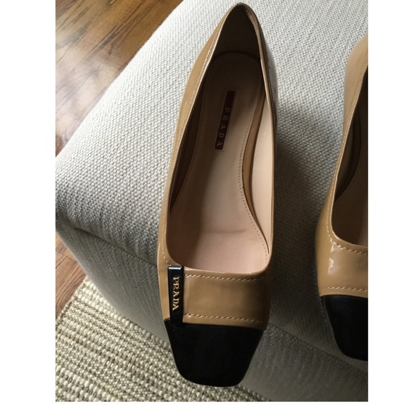 COPY - Prada Patent Leather Two Tone Flat Size 39.5 European which is 8 1/2 US. - Picture 2 of 6